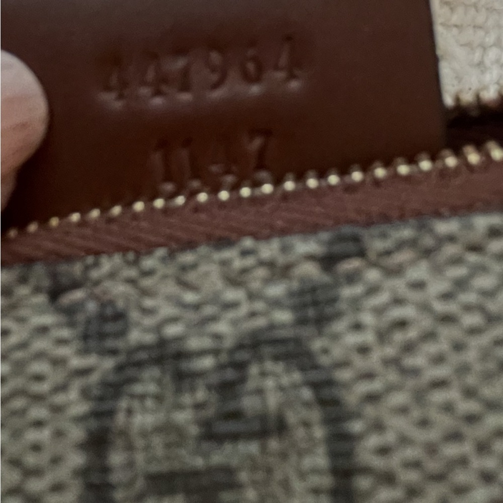 GUCCI Authentic Monogram  Key & Card Holder with Box - Picture 3 of 7